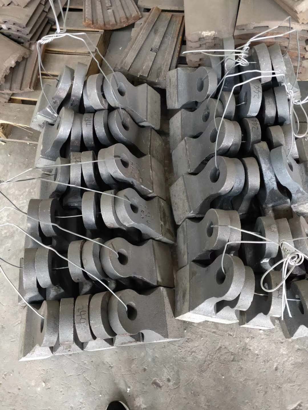 破碎機錘頭耐磨制砂榔頭錳鋼錘子高鉻合金鑄造粉碎板錘熱復(fù)合甩錘